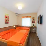 Gæstehus Sea View Opara 3*