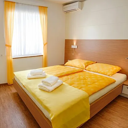 Sea View Opara Pensión 3*