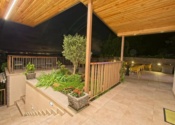 Sea View Opara 게스트하우스 3*